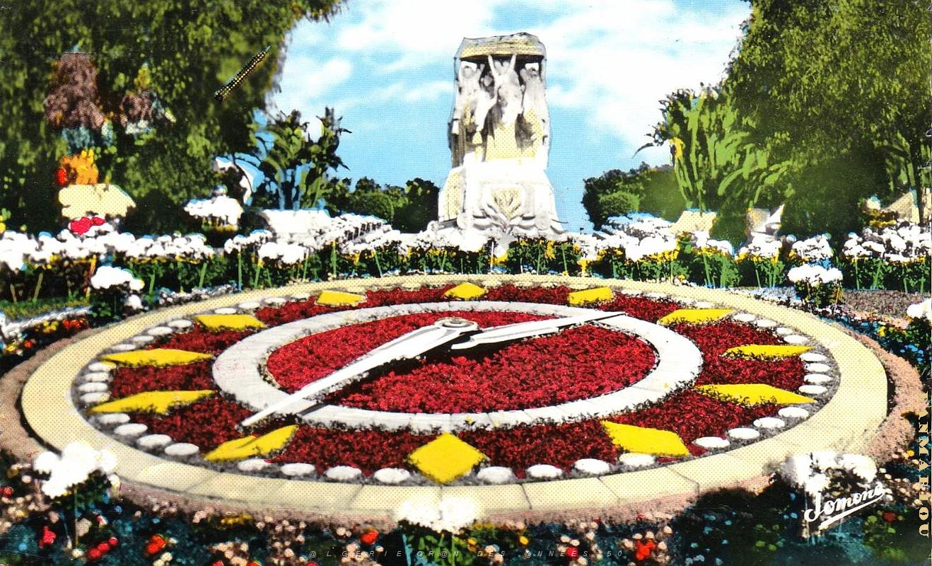 Alger - Monument aux Morts avec l'Horloge florale.jpg
